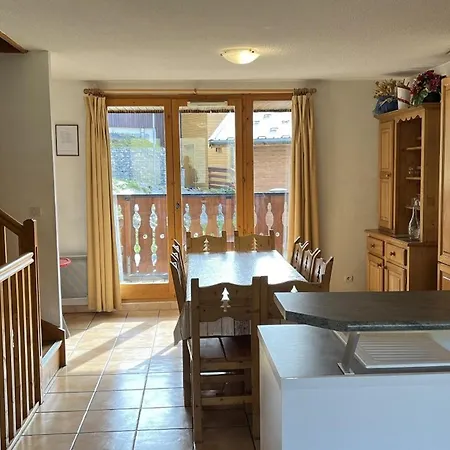 Holiday home Ensoleille Sur Pistes, 5 Chambres, Animaux Admis - Fr-1-351-82